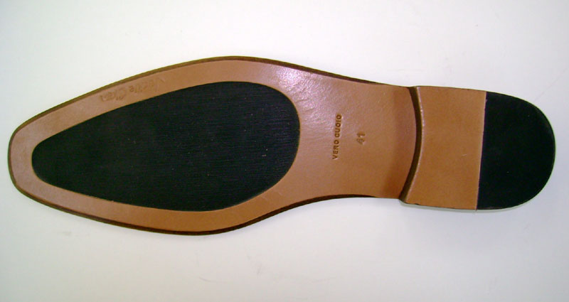 Injected Italy leather sole assembled with skin-layered heel