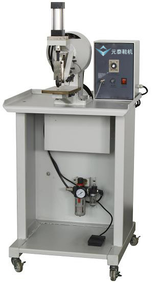 Automatic nail four paws buckle machine