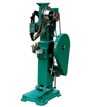 Automatic riveting machine