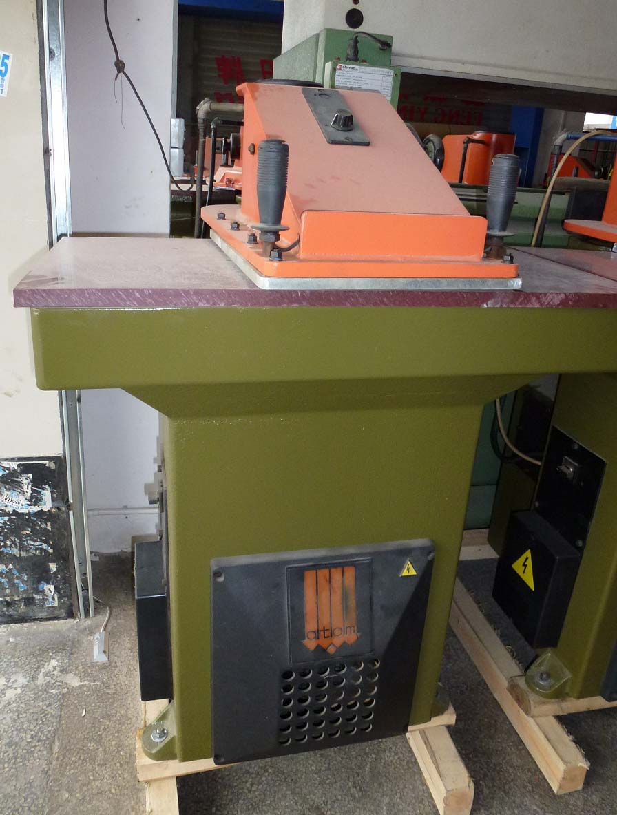 second hand or used Atom clicking swing arm cutting press machine, shoe machinery