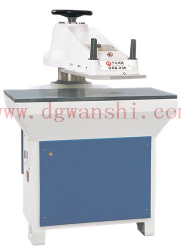 The hydraulic pressure suspends the arm type cutting machine