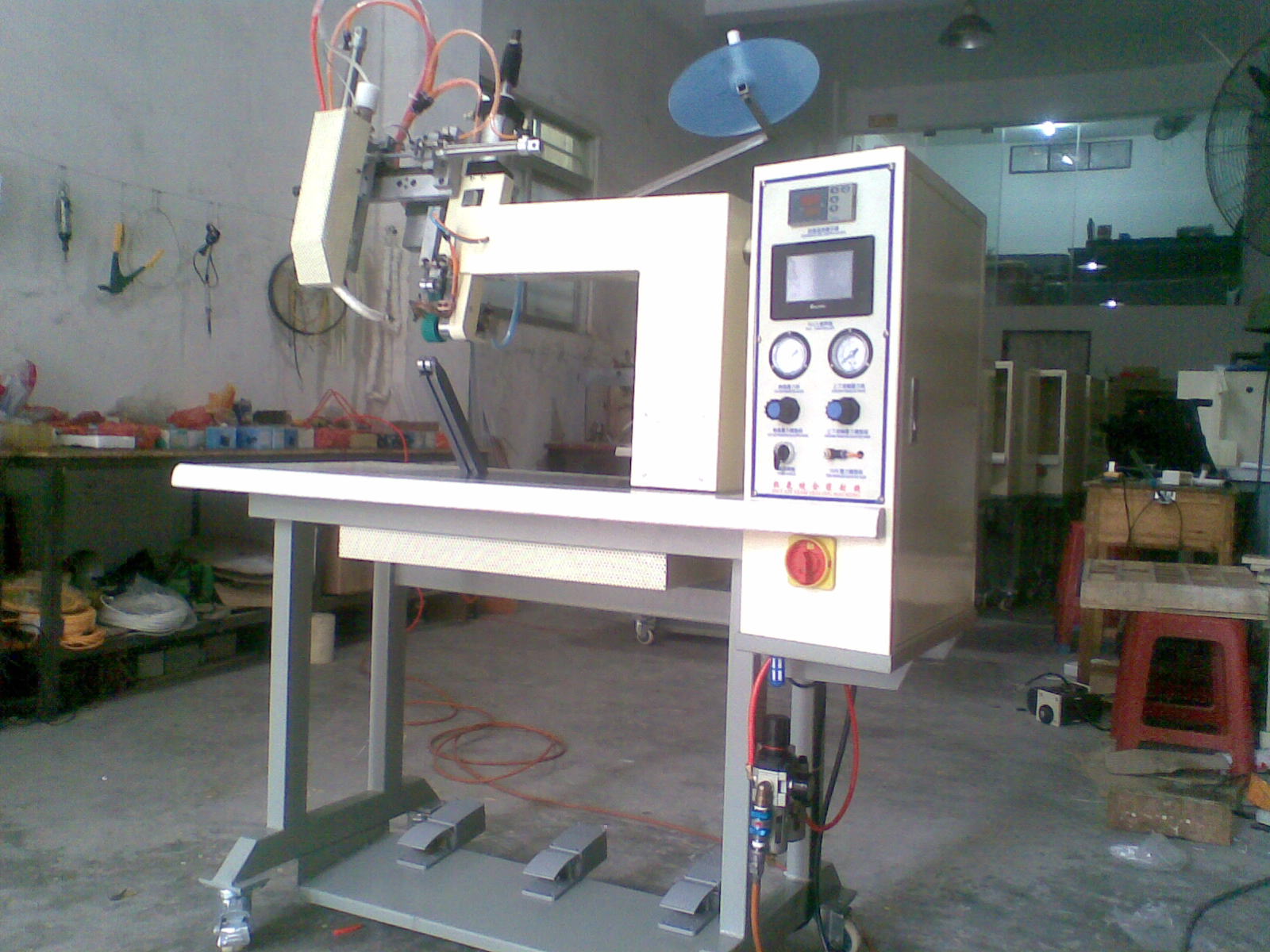 Paste glue / caulking / water shoes / hot suture sealing machine