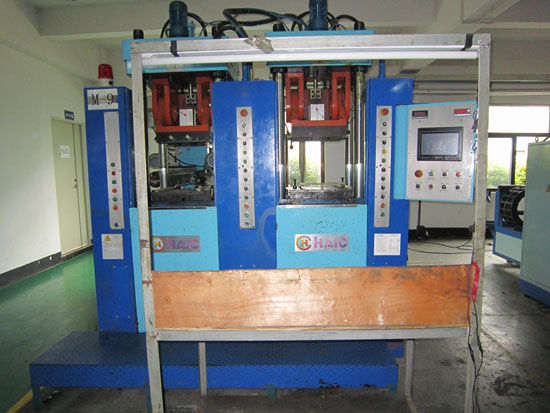 Italian vertical injection machine-1