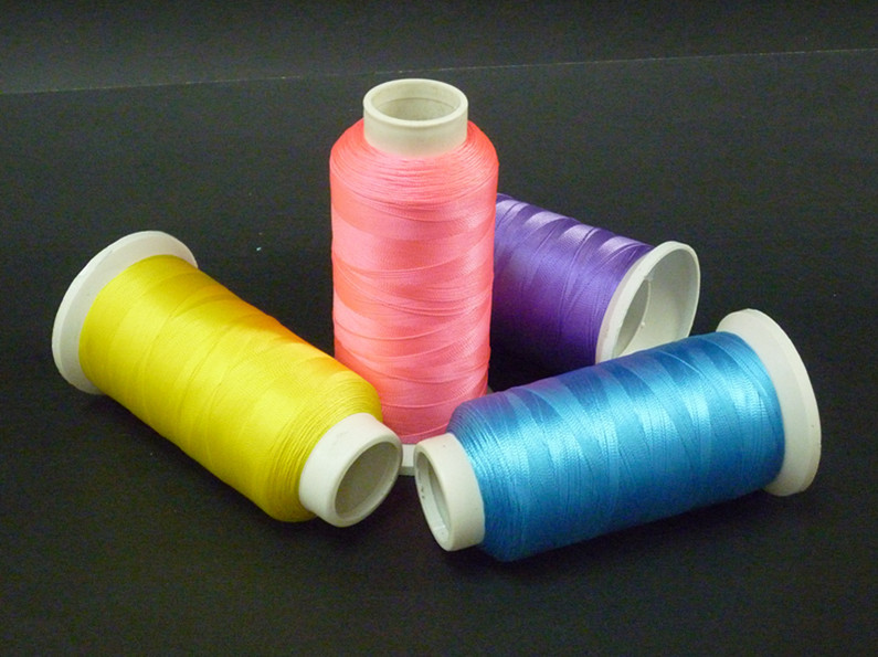 High-strength polyester thread