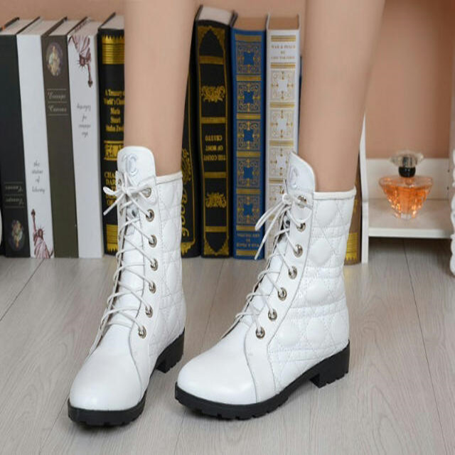 In Boots LDE-16