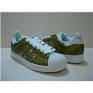 adidas运动鞋图片