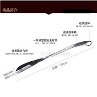 鞋拔:    您和你的家人还在为穿鞋而烦恼吗？一款适合老人??、孕妇??、小孩??的鞋拔子鞋履边，有鞋拔，圆弧形鞋拔头非常符合鞋跟形状，让图片