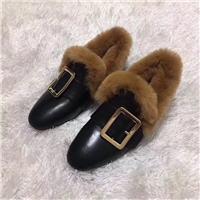 BALLY 经典升级版乐福鞋     BALLY经典乐福金属扣单鞋 原版升级开发  鞋口采用顶级进口獭兔毛 非常柔软舒适手感超级好  高档进口小牛皮面图片
