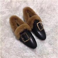 BALLY 经典升级版乐福鞋     BALLY经典乐福金属扣单鞋 原版升级开发  鞋口采用顶级进口獭兔毛 非常柔软舒适手感超级好  高档进口小牛皮面图片