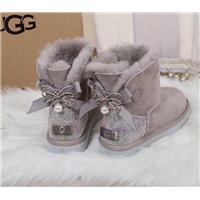????UGG  2018冬季新款女士迷你短筒系列雪地靴????澳洲原单正品代购货源??选用原厂羊蘑砂皮毛一体.顶级品质釆用南非高端七彩钻搭配金属五图片