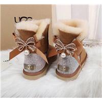 ????UGG  2018冬季新款女士迷你短筒系列雪地靴????澳洲原单正品代购货源??选用原厂羊蘑砂皮毛一体.顶级品质釆用南非高端七彩钻搭配金属五图片