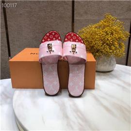 火爆款【LOUIS VUITON】路易威登19ss 最新款拖鞋 原版1.1订做，超美品质，专柜经典款。 鞋身高温附带logo，大底专柜附带logo ，任何细节图片
