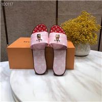 火爆款【LOUIS VUITON】路易威登19ss 最新款拖鞋 原版1.1订做，超美品质，专柜经典款。 鞋身高温附带logo，大底专柜附带logo ，任何细节图片
