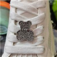 抽心穿鞋带扣图片